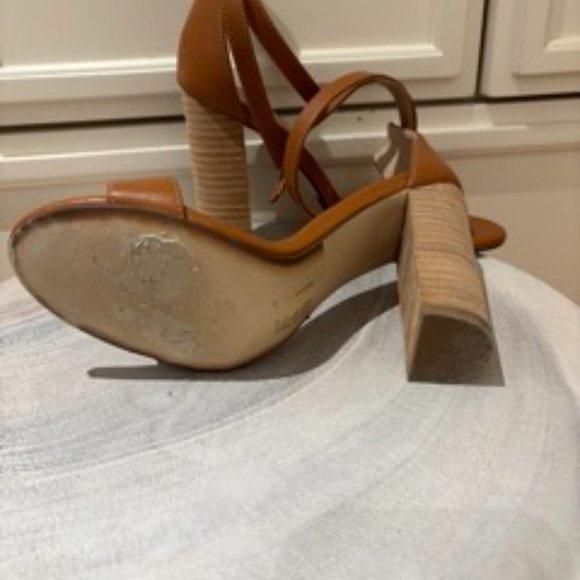 Size 6 Dynamite Wood heels - Picture 4 of 4